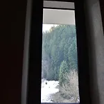Yakusha - якуша, Semesterbostad Shiroka Lŭka