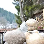 Yakusha - якуша, Semesterbostad